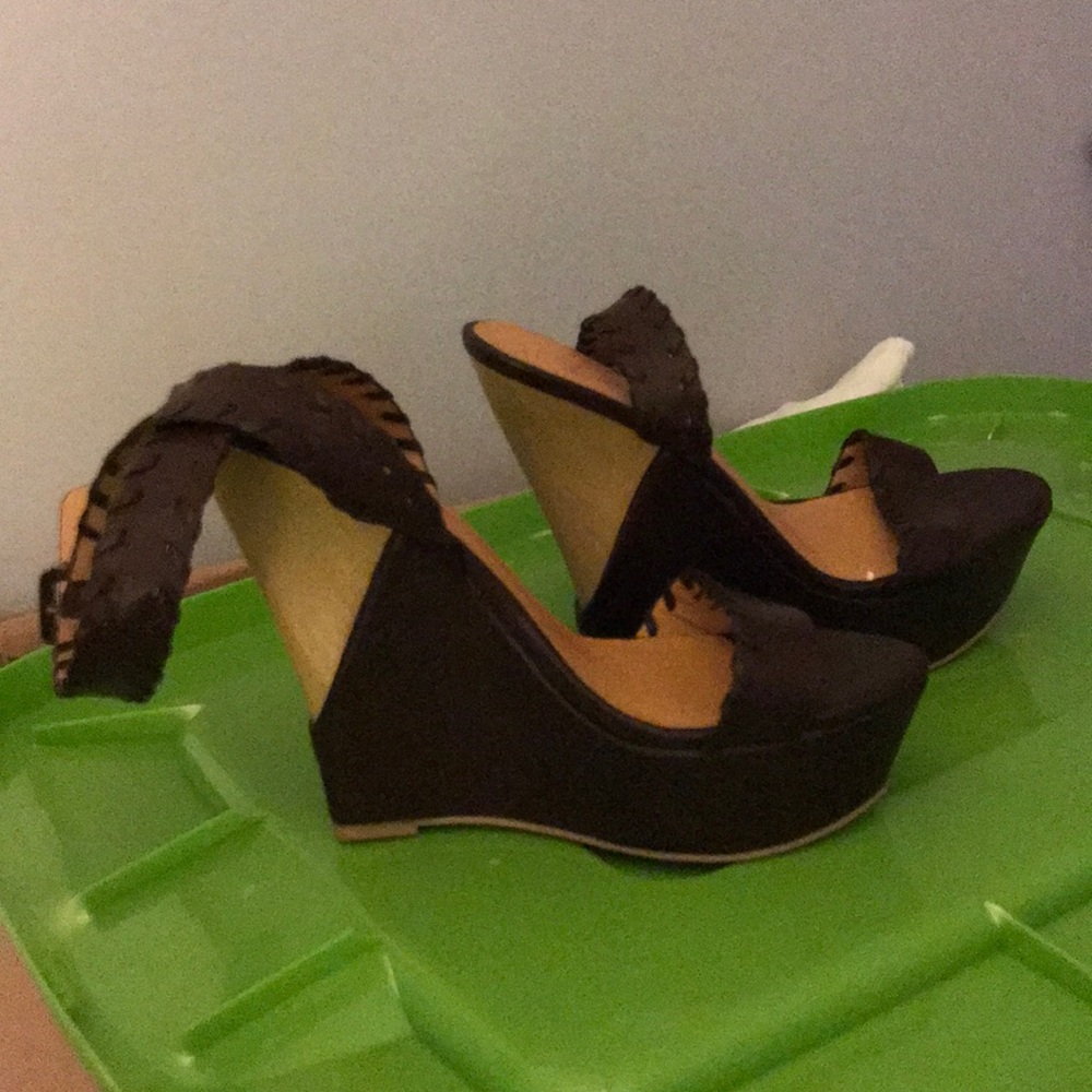 Brown leather tide around strap wedge shoes